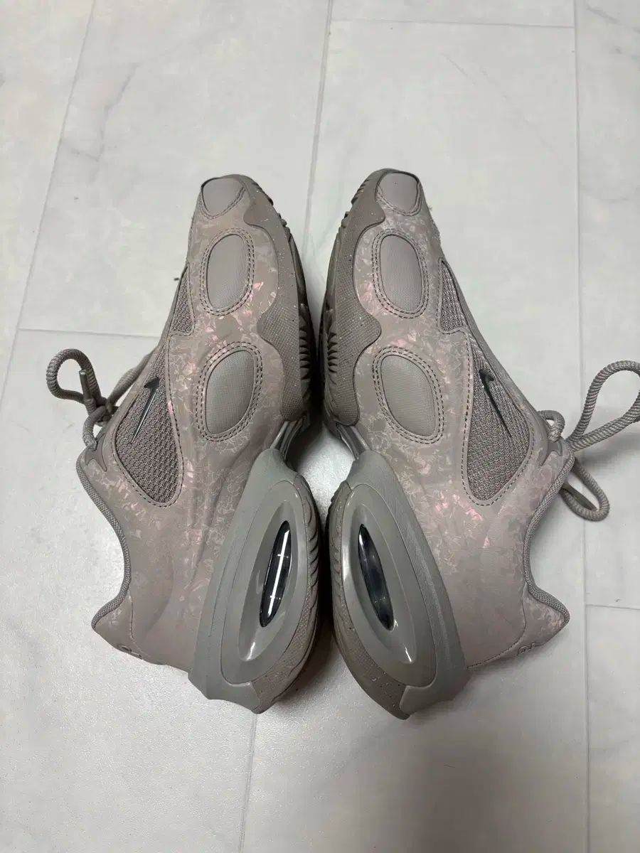 W ナイキ エアマックス ミューズ カレッジ グレー 245