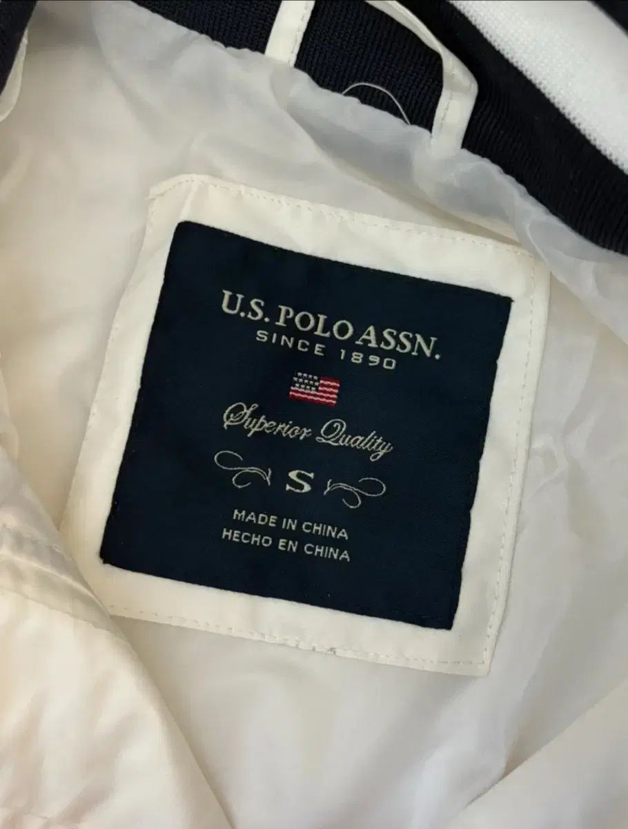 U S ポロ アッスン ウィンドブレーカー S NEW YORK で