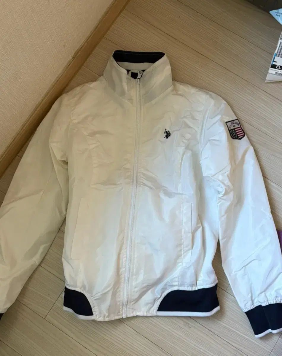 U S ポロ アッスン ウィンドブレーカー S NEW YORK で