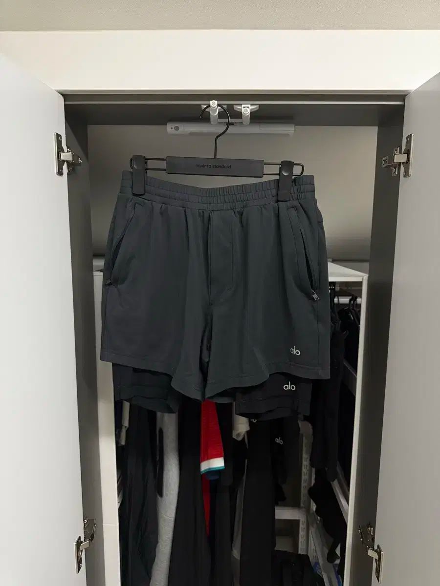 S alo yoga アロヨガ ショーツ グレー