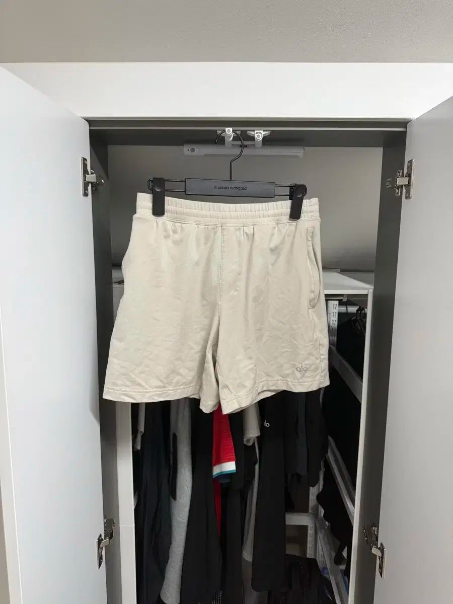 S alo yoga アロイヨーガ ショーツ アイボリー