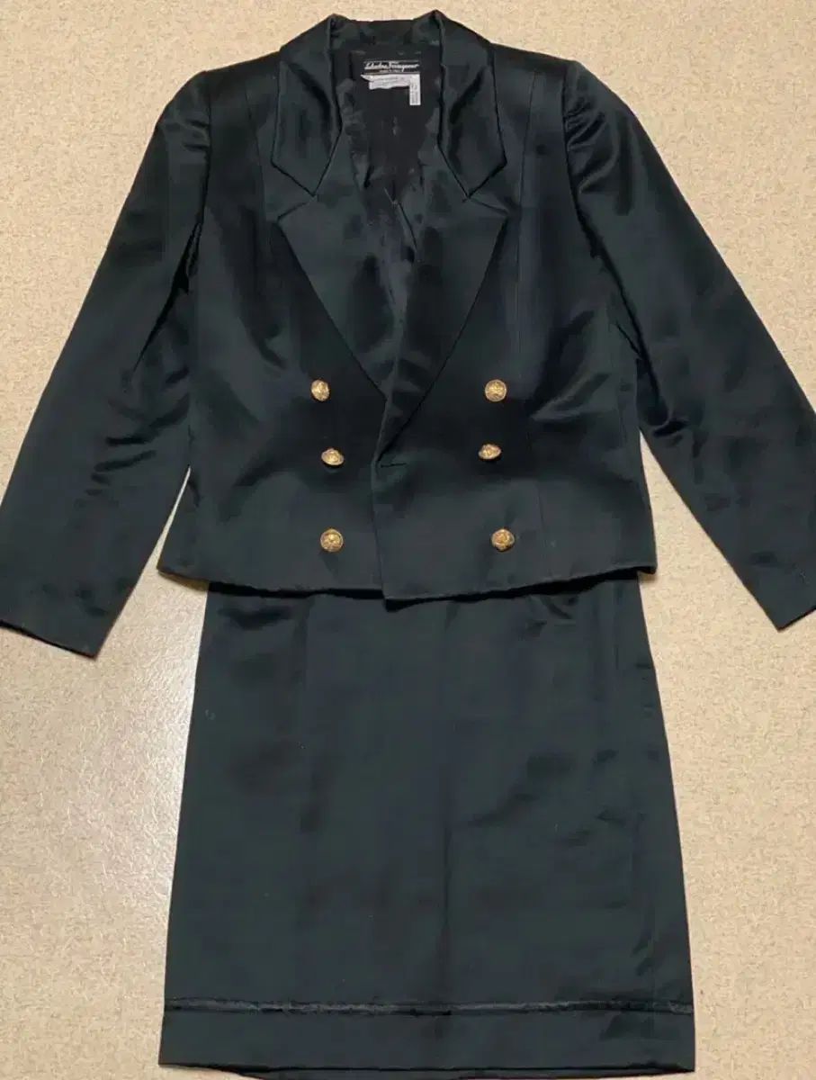 FERRAGAMO フェラガモ ブラック スーツ スカート セットアップ