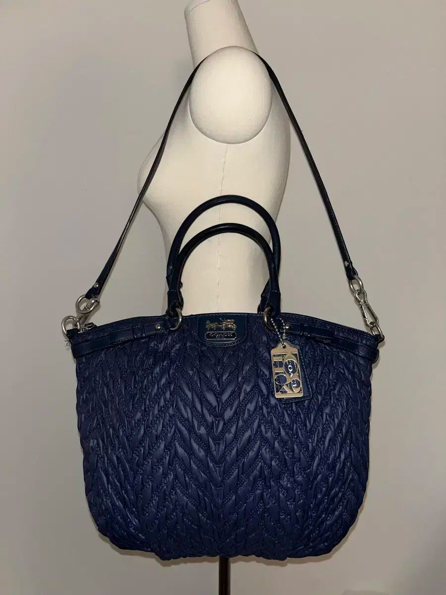 コーチ キルティング ネイビー バッグ
