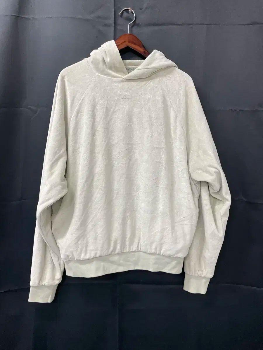 アディダス モデル ツアーベルベット フーディ