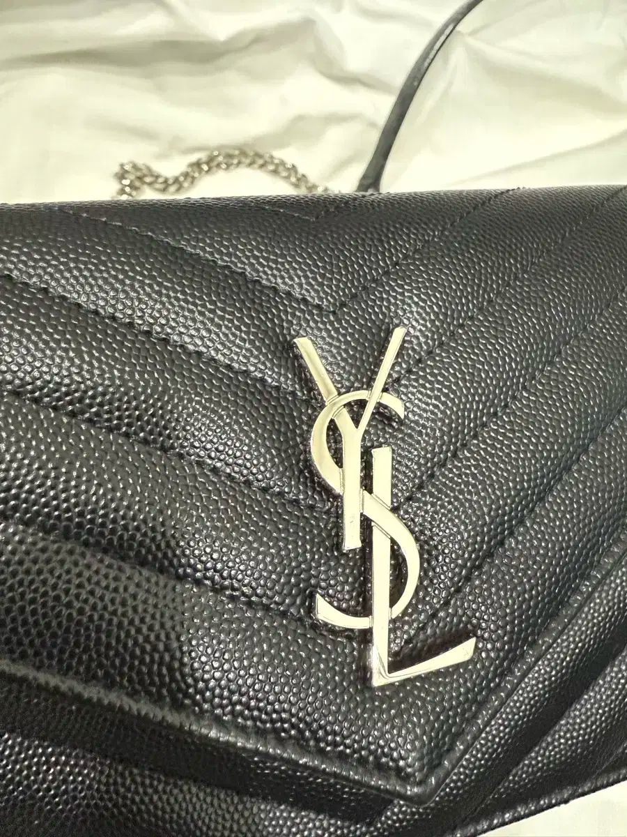 イヴ サンローラン モノグラム チェーンバッグ シルバー