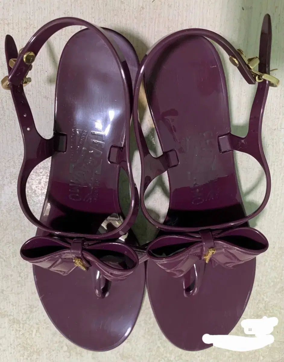 フェラガモ リボン