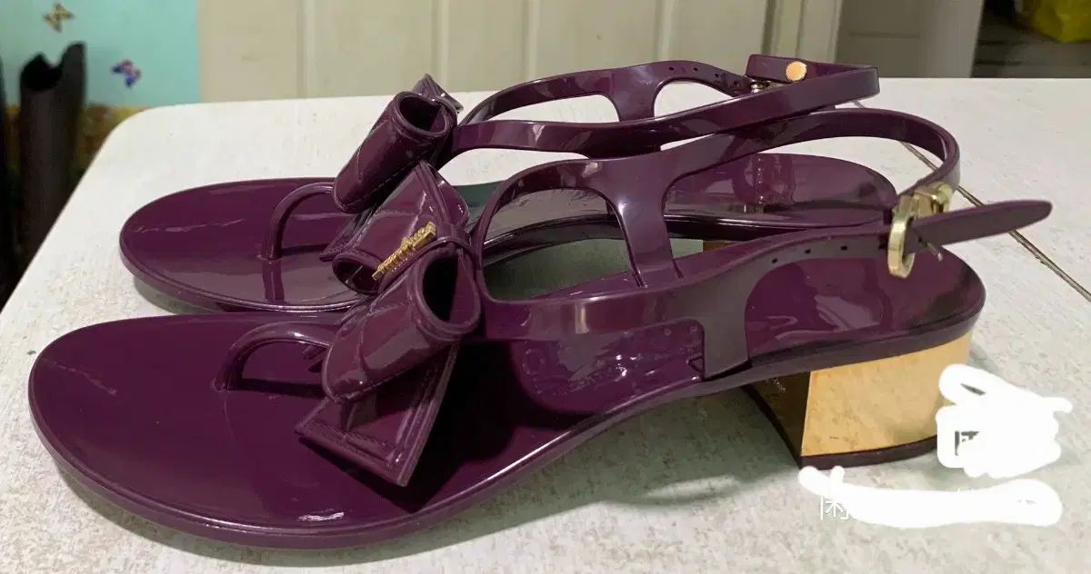  フェラガモ リボン ゼリー サンダル バーガンディ 6 サイズ 225 サンダル サンダル ミュール