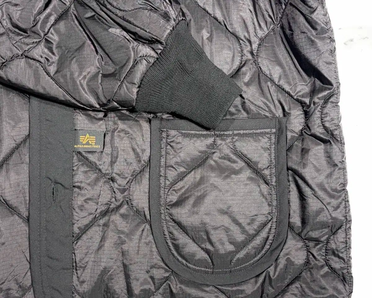 アルファインダストリーズ ライナー