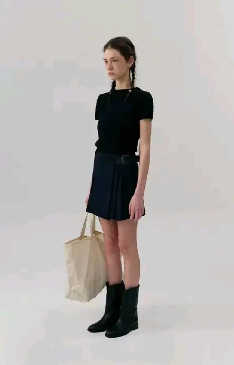 ザ バーネット バックル ストラップ プリーツ スカート