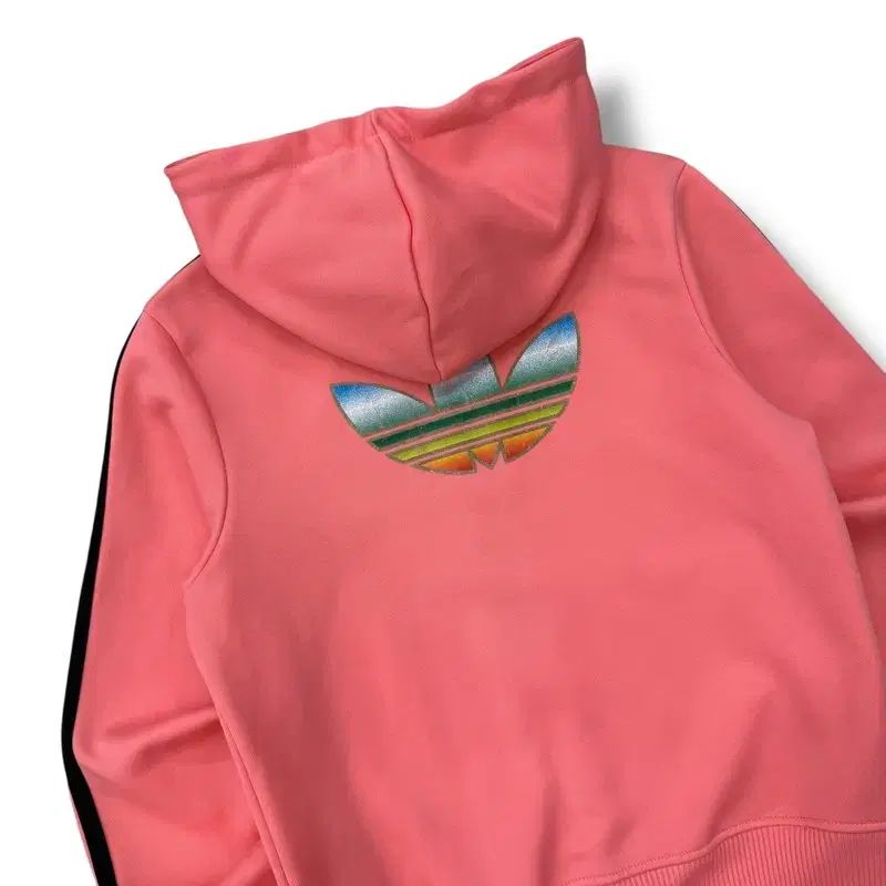 アディダス ピンク