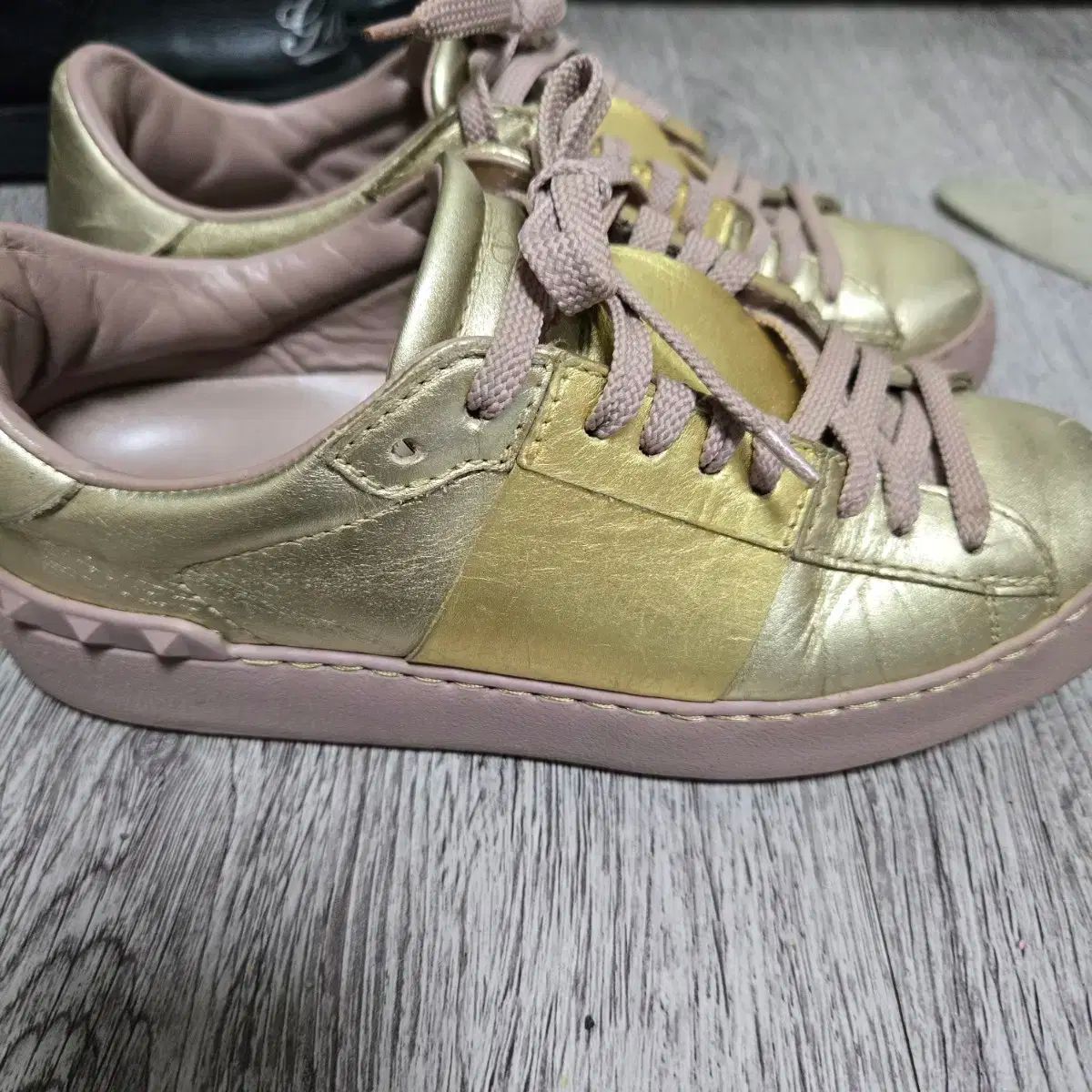 ヴァレンティノ GOLDレン スニーカー モデル 35 5