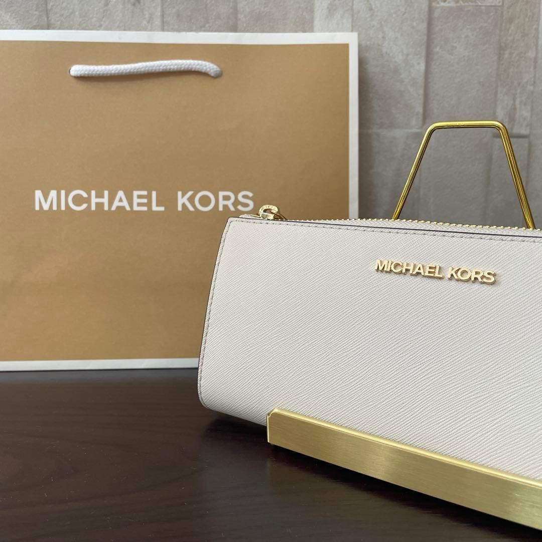 早い者勝ち！訳あり新品 MICHAEL KORS 長財布 ライトクリーム - メルカリ