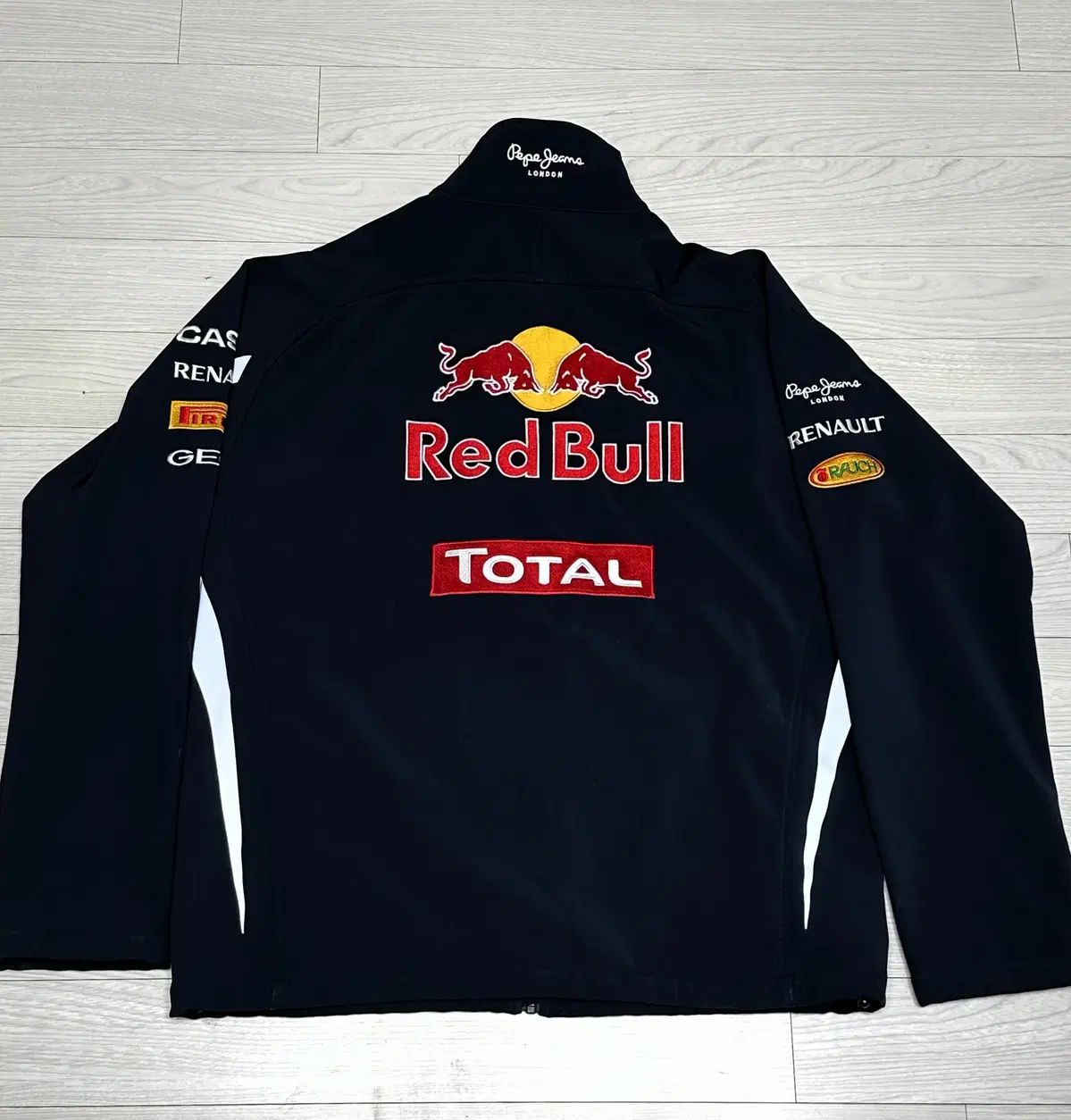 レッドブル レーシング ペッパー ジーン バージョン ソフトシェル ジャケット