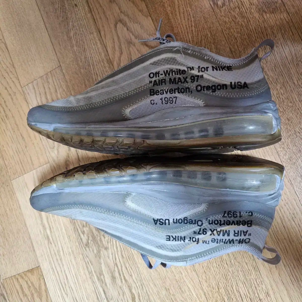 ナイキ オフホワイト