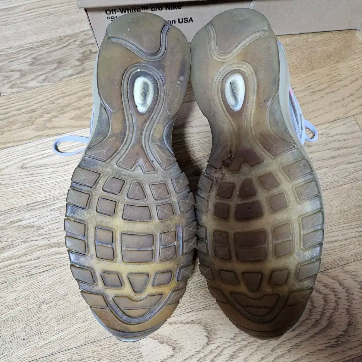 ナイキ オフホワイト