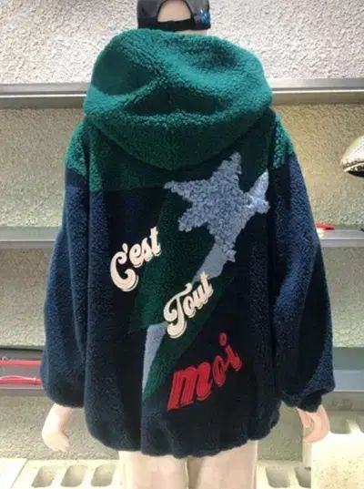 ラッキーシュエトゥ ブークレ ジップアップ ムートン