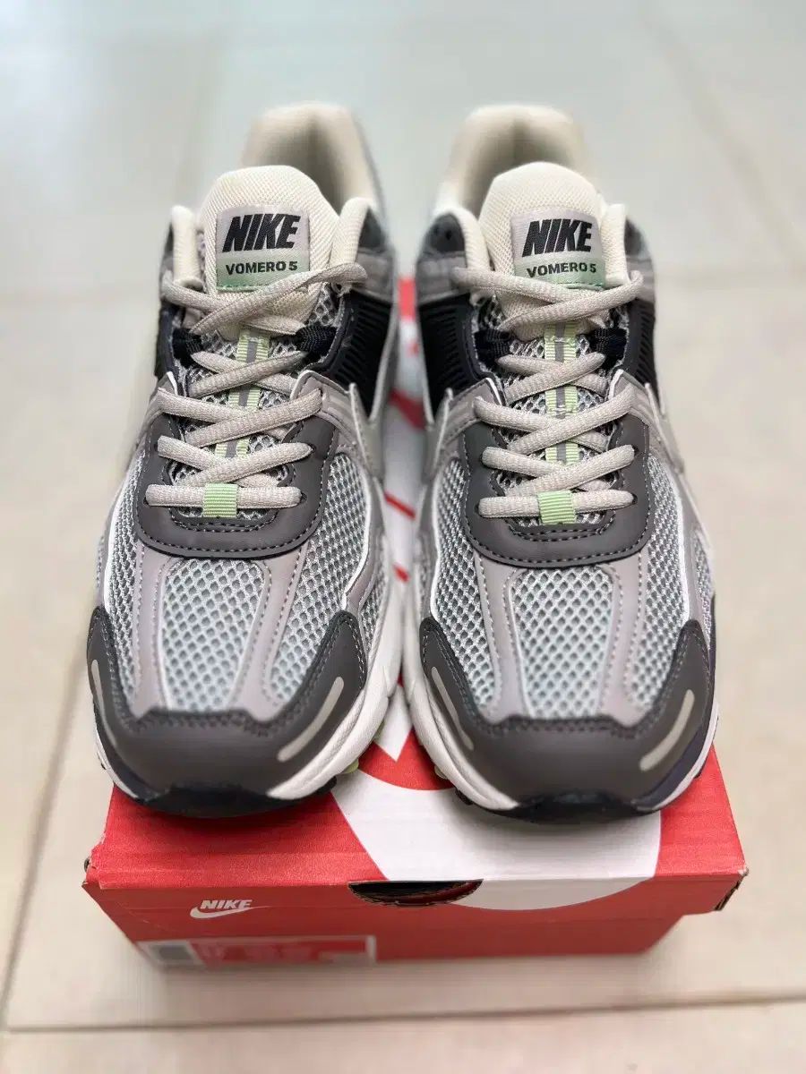 ナイキ ズーム ボメロ 5 コブルストン 275mm