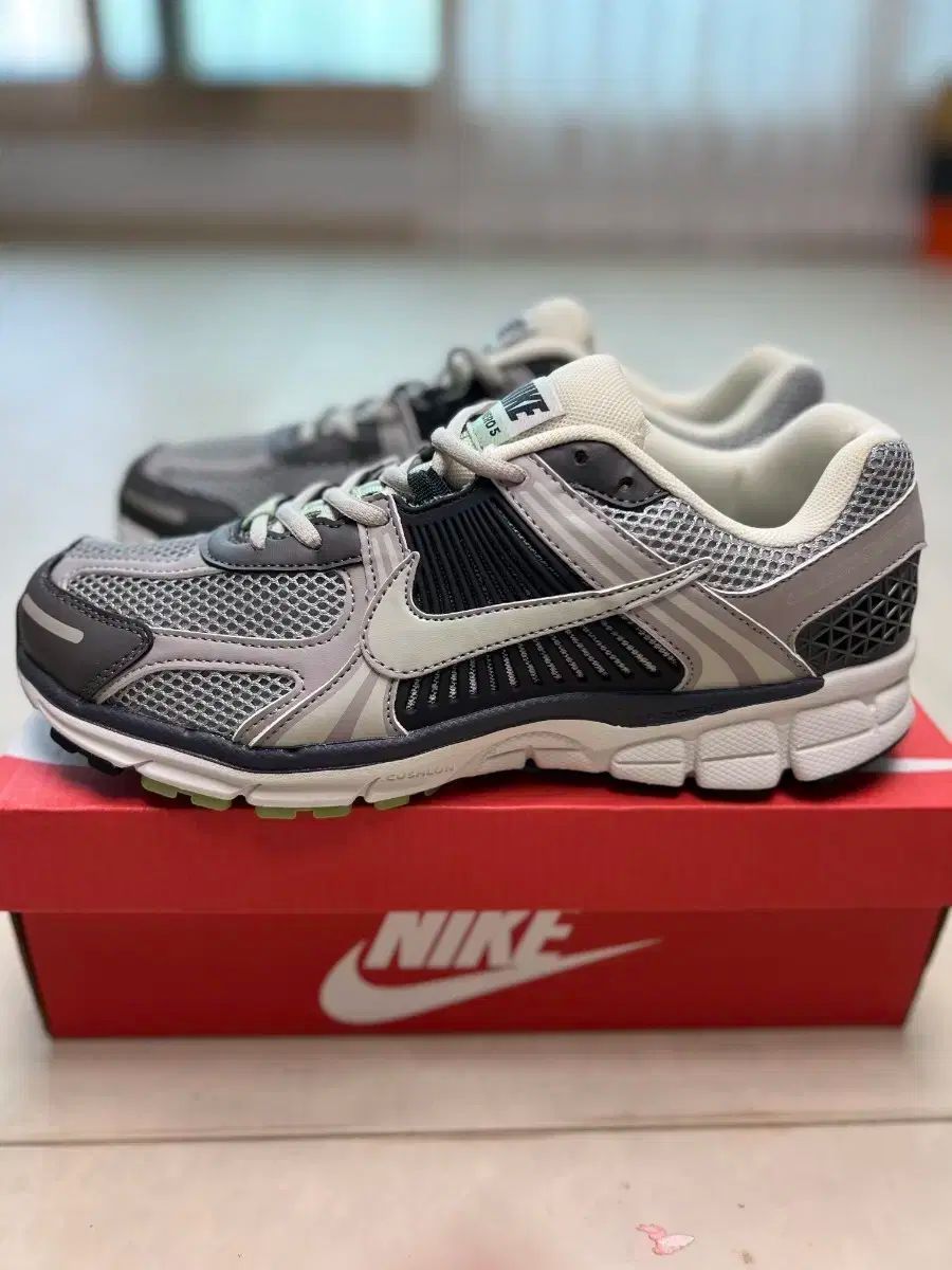 ナイキ ズーム ボメロ 5 コブルストン 275mm