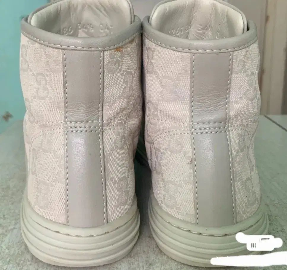 グッチアイボリーハイトップスニーカー 34