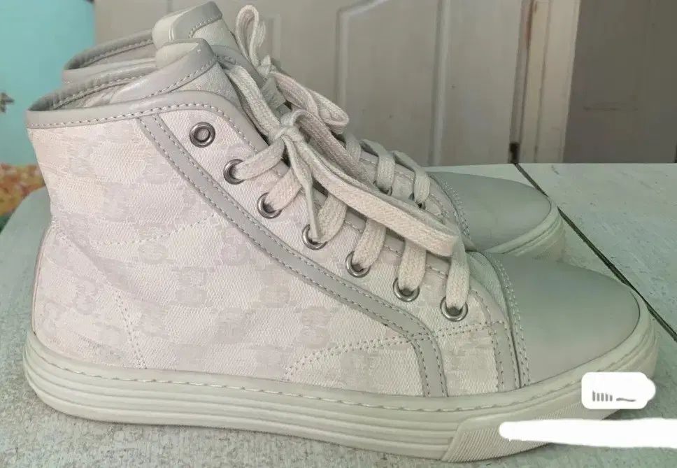 グッチアイボリーハイトップスニーカー 34 5