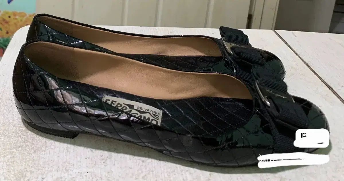 フェラガモ ブラック キルティング リボン フラットシューズ 6 5