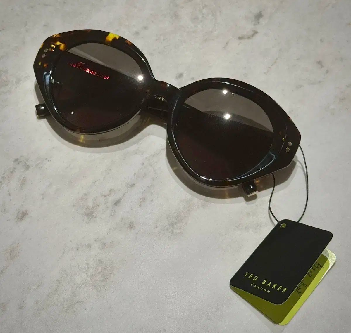 Ted Baker London Zadie テッドベイカー ダークブラウン サングラス