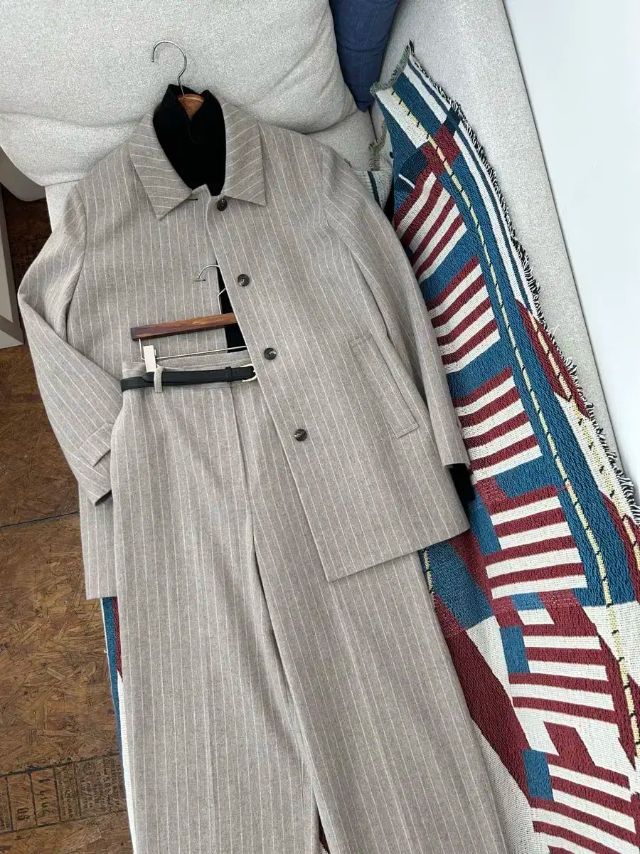 교신안함 엣더ベイ글 ストライプ セットアップ - ウール100 ハイクオリティ