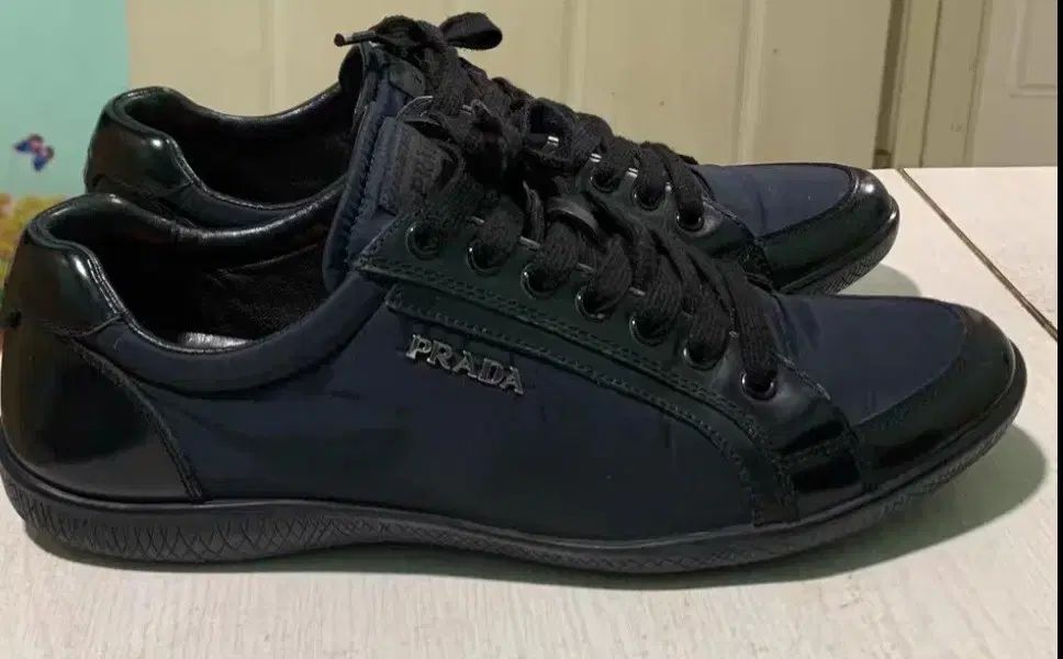 PRADA プラダ ブラック スニーカー 37 5