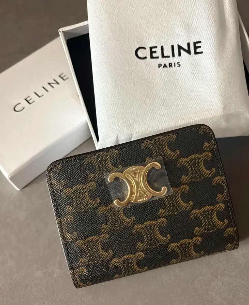 セリーヌ レディース カード二つ折り財布