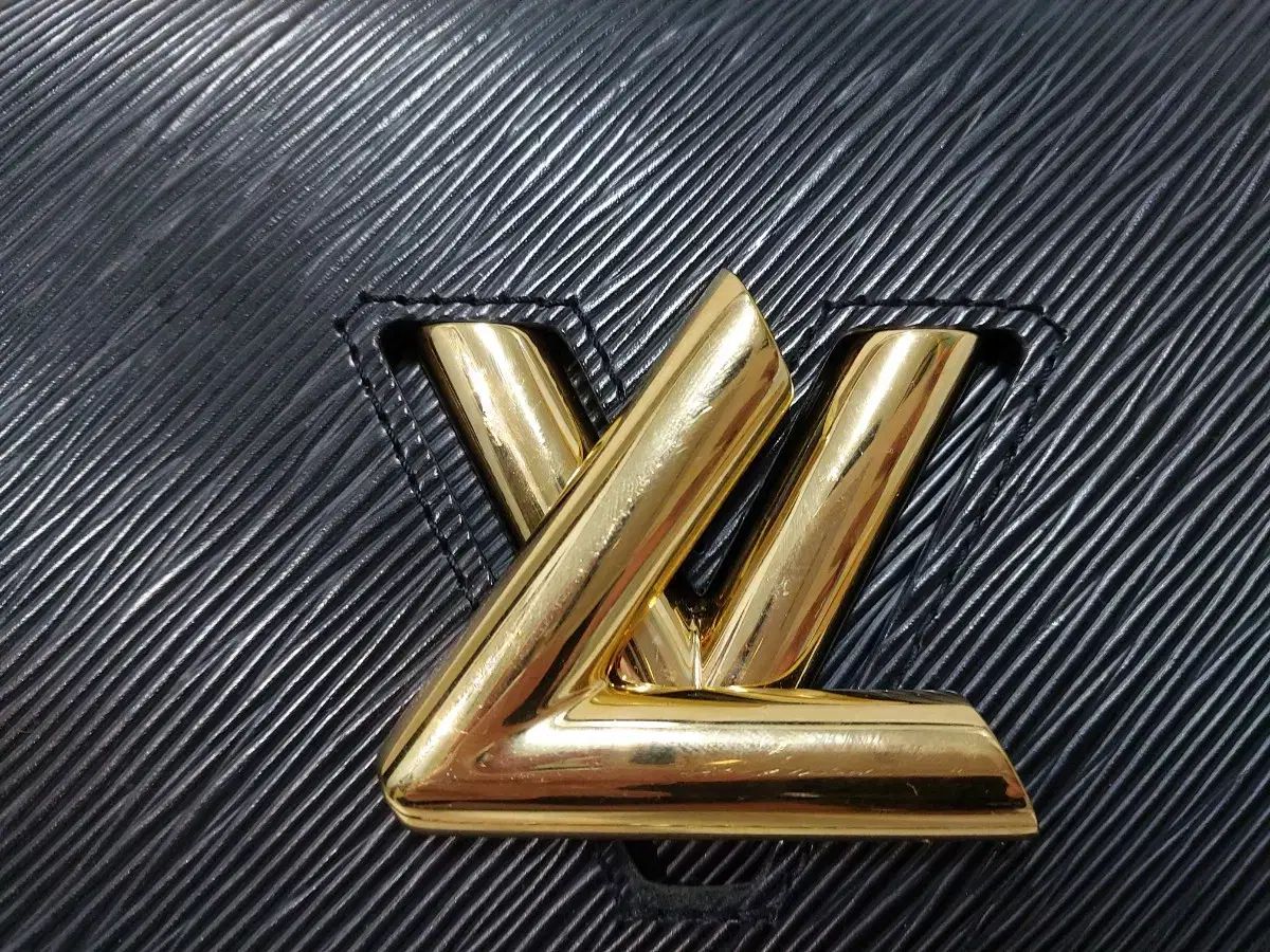 ルイヴィトン ツイストMM ブラック ゴールド金具 ショルダーバッグ