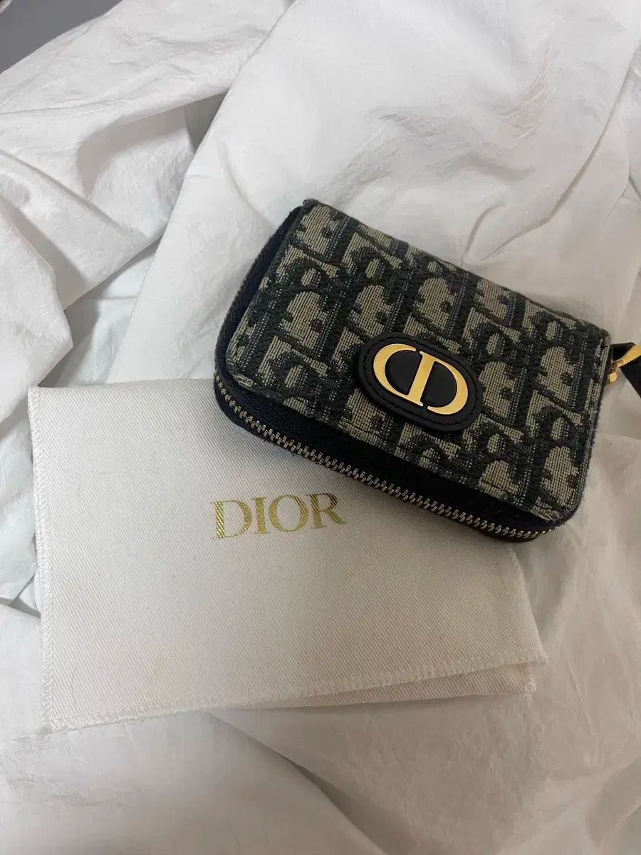 Dior 30 モンテーニュ ボアージュ スモール ジッパー カードウォレット