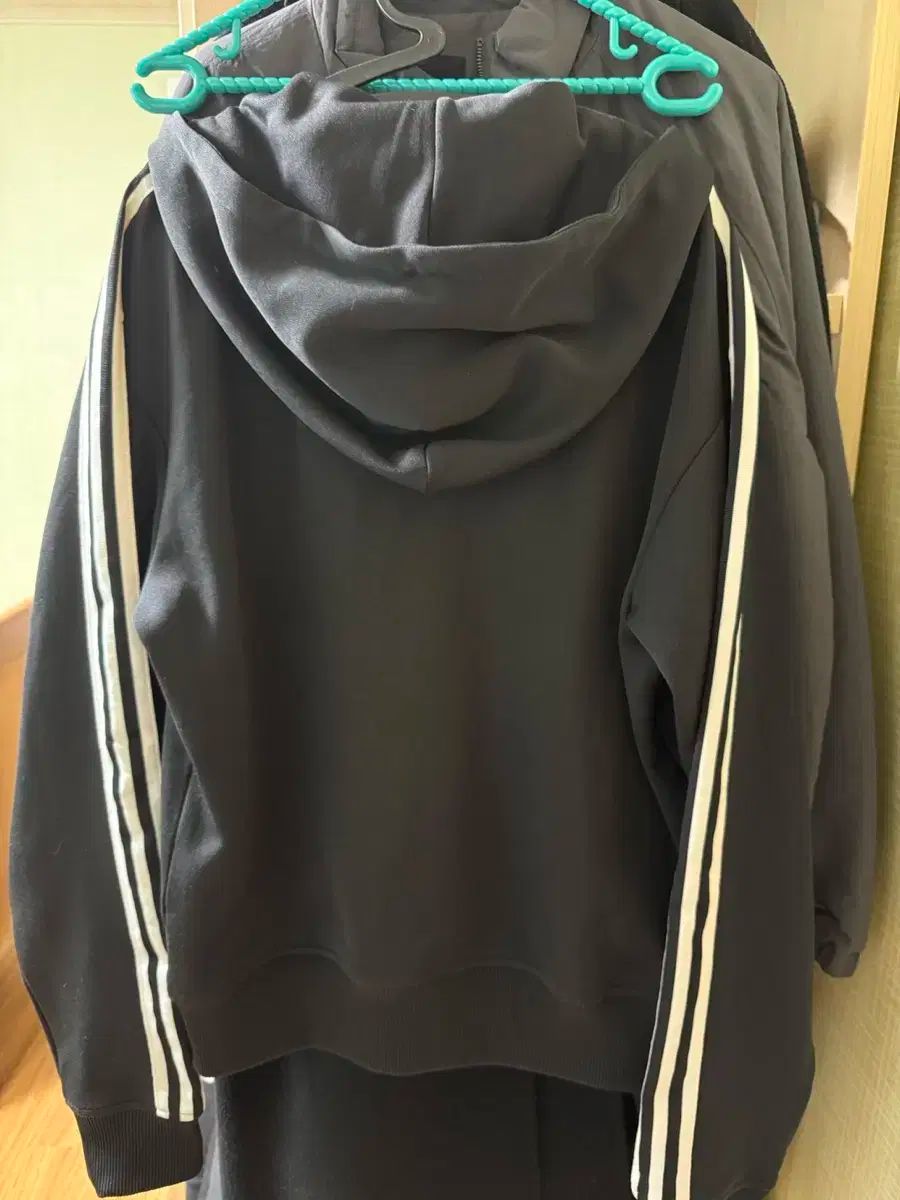 アディダス フードロック フードジップアップ ブラック