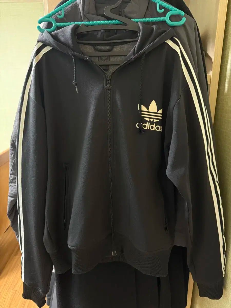 アディダス フードロック フードジップアップ ブラック