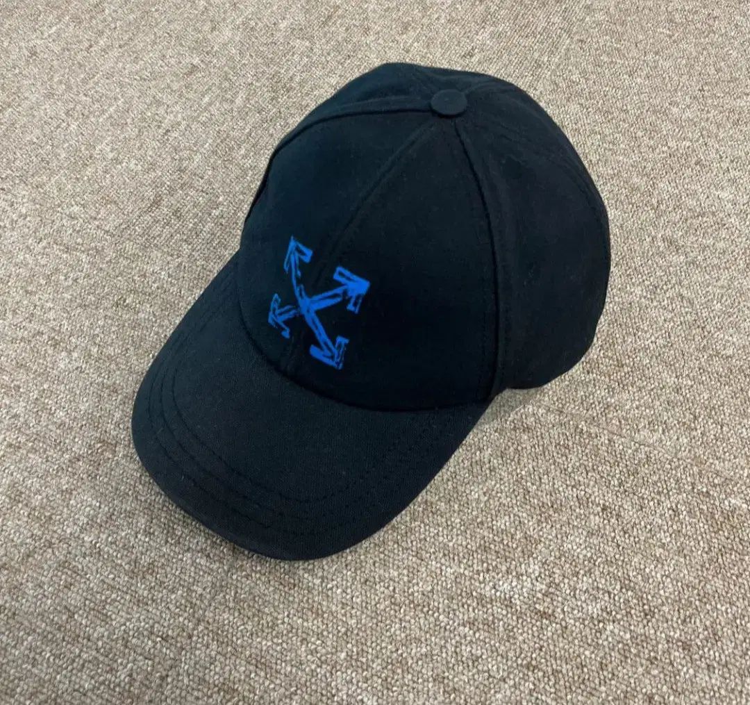 オフホワイト ブラック ベースボールキャップ