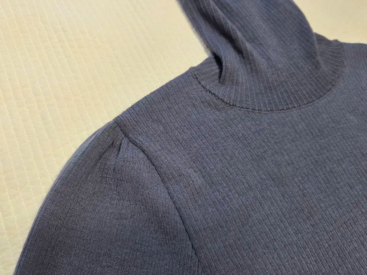 MIU MIU ミュウミュウ タートルネック ニット 40