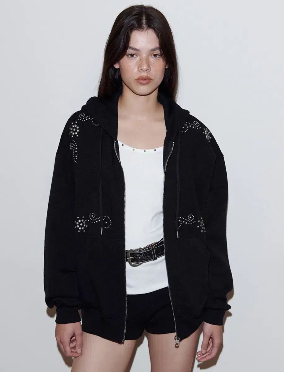 スタッズ フードジップアップ