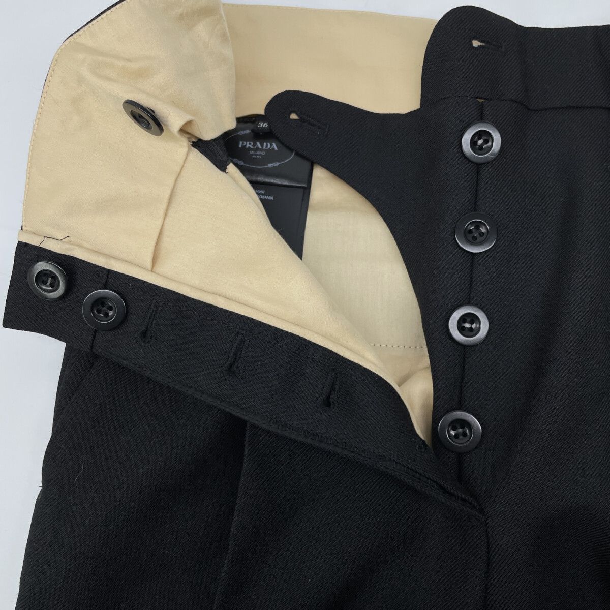 PRADA プラダ P242IK SOOO 15GJ ﾌﾞﾗｯｸ ｶｰﾌｽｷﾝﾍﾞﾙﾄ ﾎﾞﾀﾝﾌﾗｲ ｾﾝﾀｰﾌﾟﾚｽｳｰﾙｷﾞｬﾊﾞｼﾞﾝｽﾗｯｸｽ 36