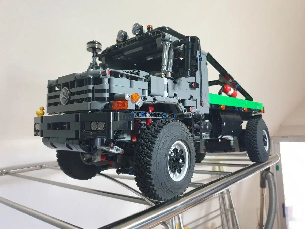 LEGO 42129 メルセデス ベンツ ゼトロス トラック