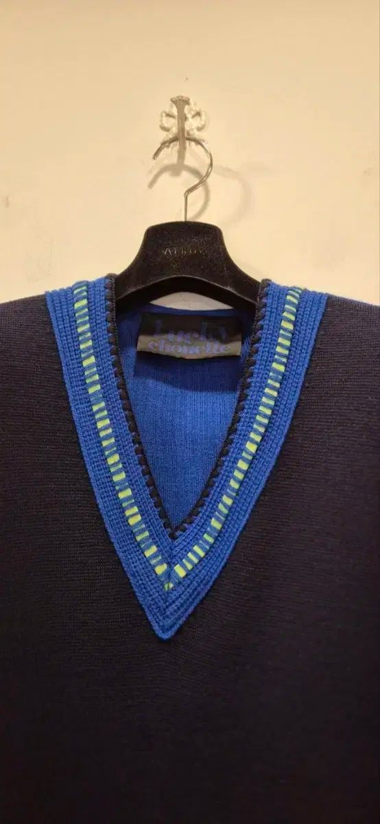 LUCKY CHOUETTE ラッキーシュエトゥ バイ Vネック ニット ONE PIECE