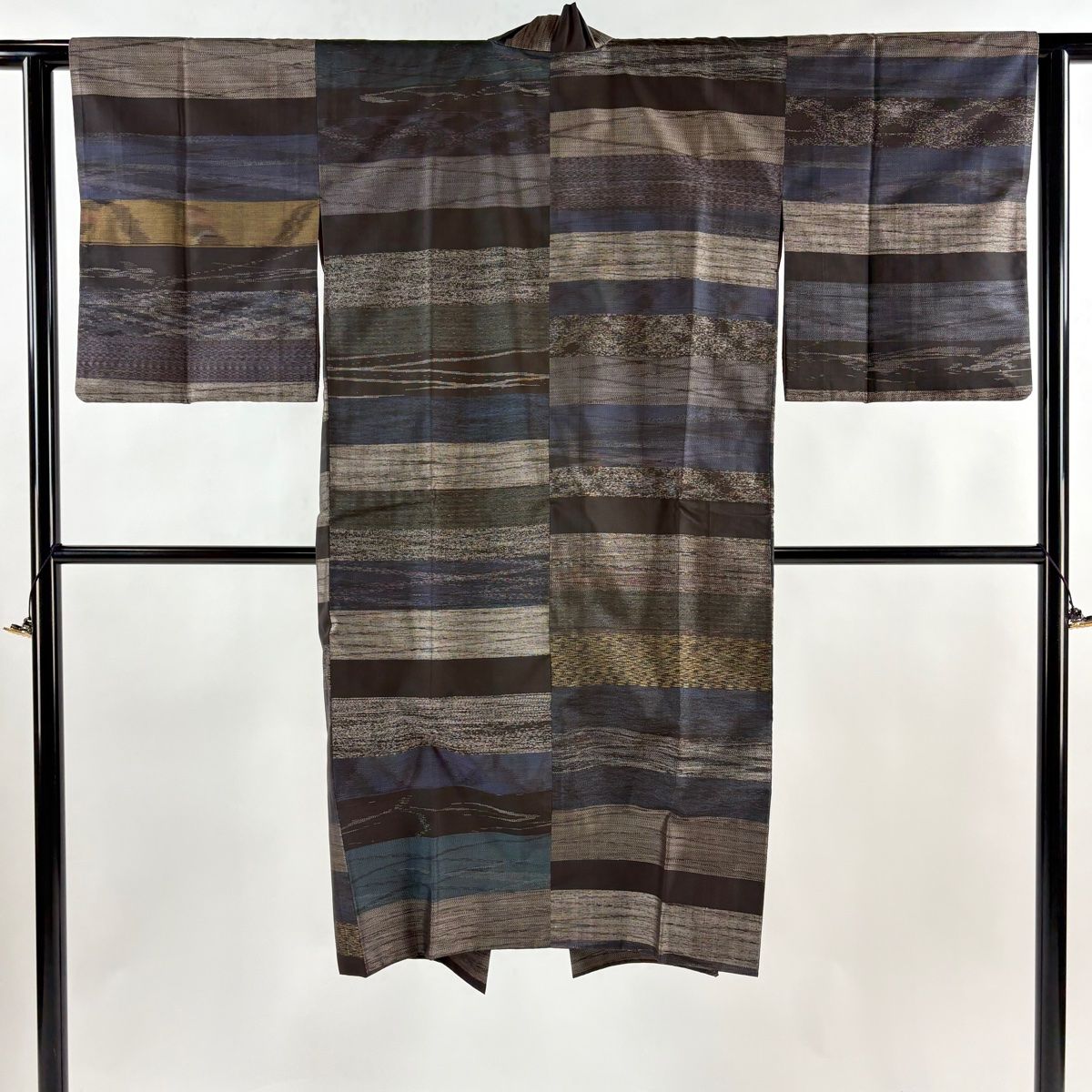 道中着 身丈120 cm 裄丈62 S 紬地 和装コート 着物衿 段縞 幾何学 焦茶色 正絹 秀品