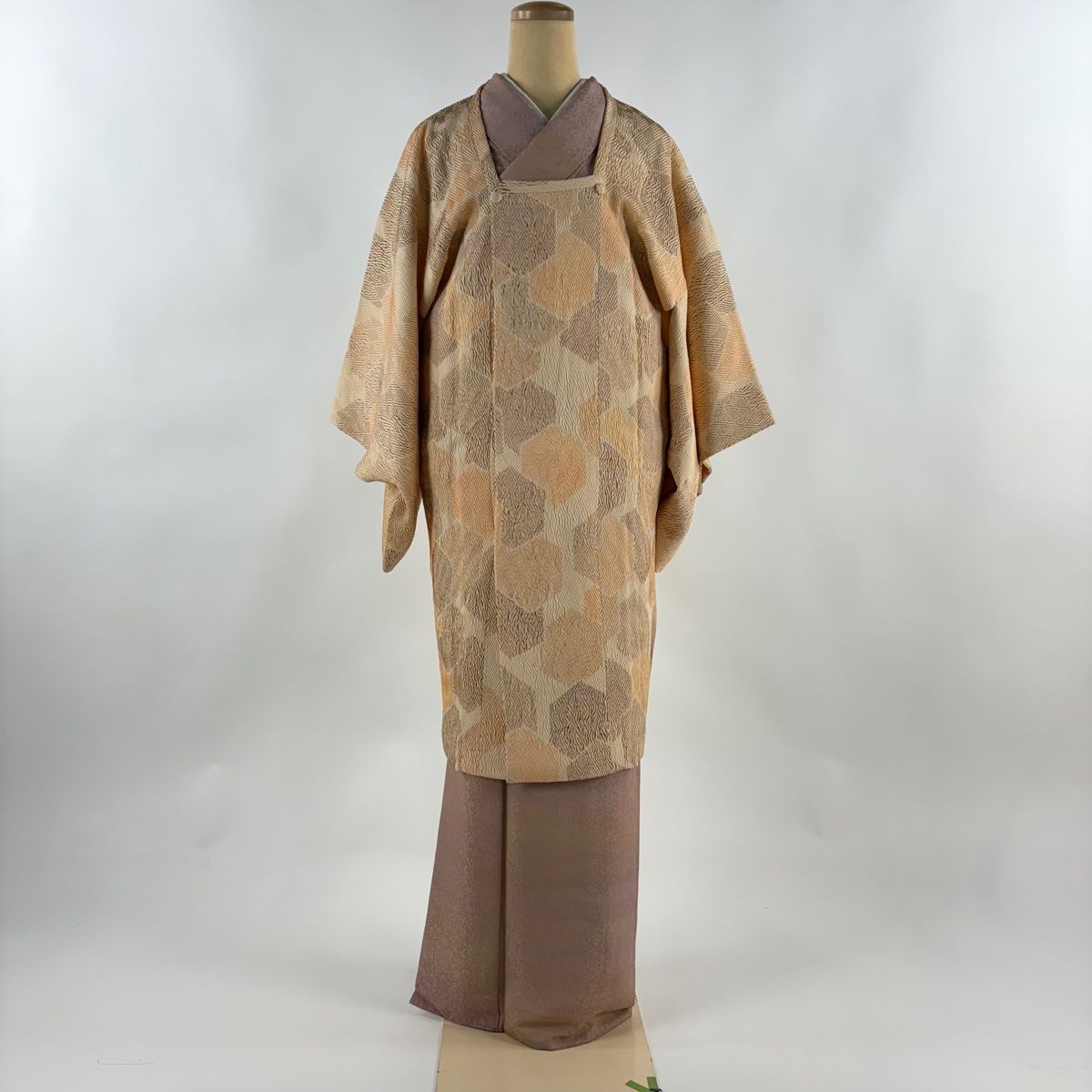 道行 身丈100 cm 裄丈66 M 和装コート 角衿 亀甲 幾何学 薄オレンジ 正絹 秀品