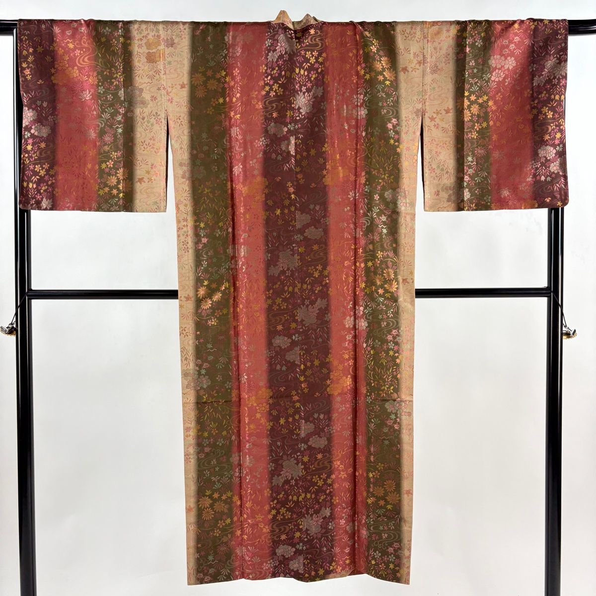 道中着 身丈138 cm 裄丈68 L 和装コート 千代田衿 鈴乃屋 流水 草花 茜色 正絹 秀品