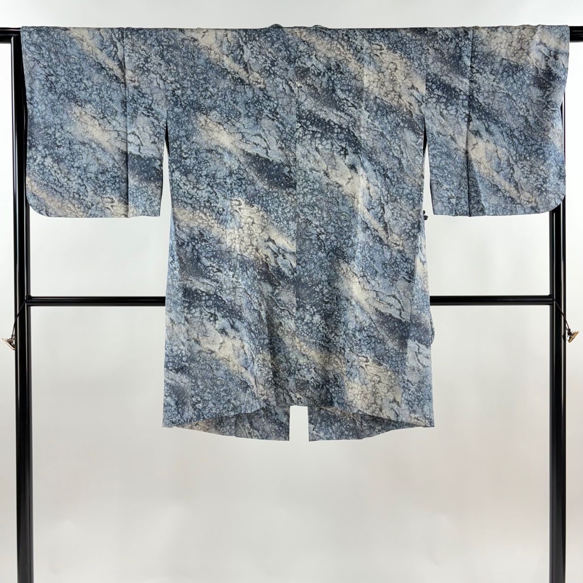 道中着 身丈96 cm 裄丈66 5 M 和装コート 幾何学 銀通し 青灰色 正絹 秀品