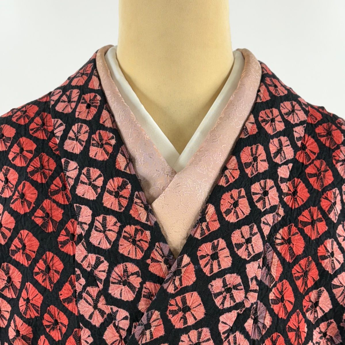  道中着 身丈130 cm 裄丈67 M 和装コート 幾何学模様 絞り 黒 正絹 秀品 羽織 着物 浴衣