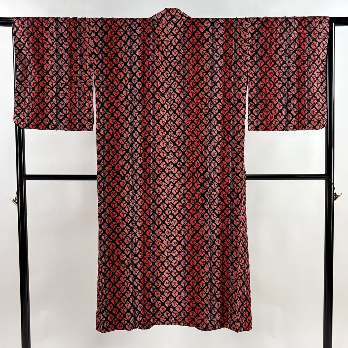 道中着 身丈130 cm 裄丈67 M 和装コート 幾何学模様 絞り 黒 正絹 秀品