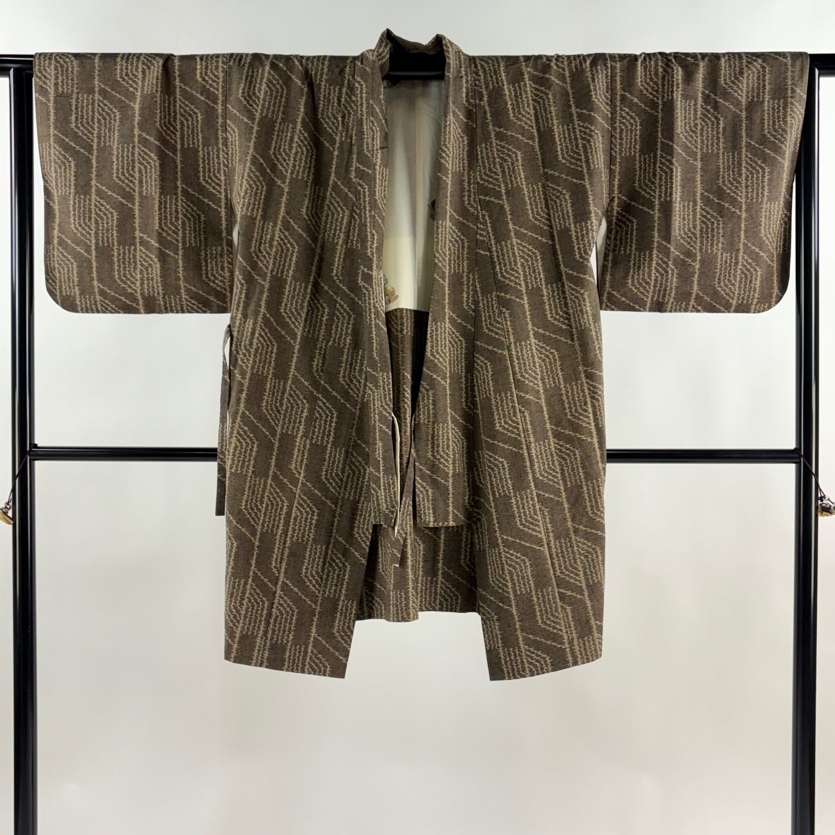 道中着 身丈98 5 cm 裄丈65 M 和装コート 着物衿 幾何学模様 茶色 正絹 秀品