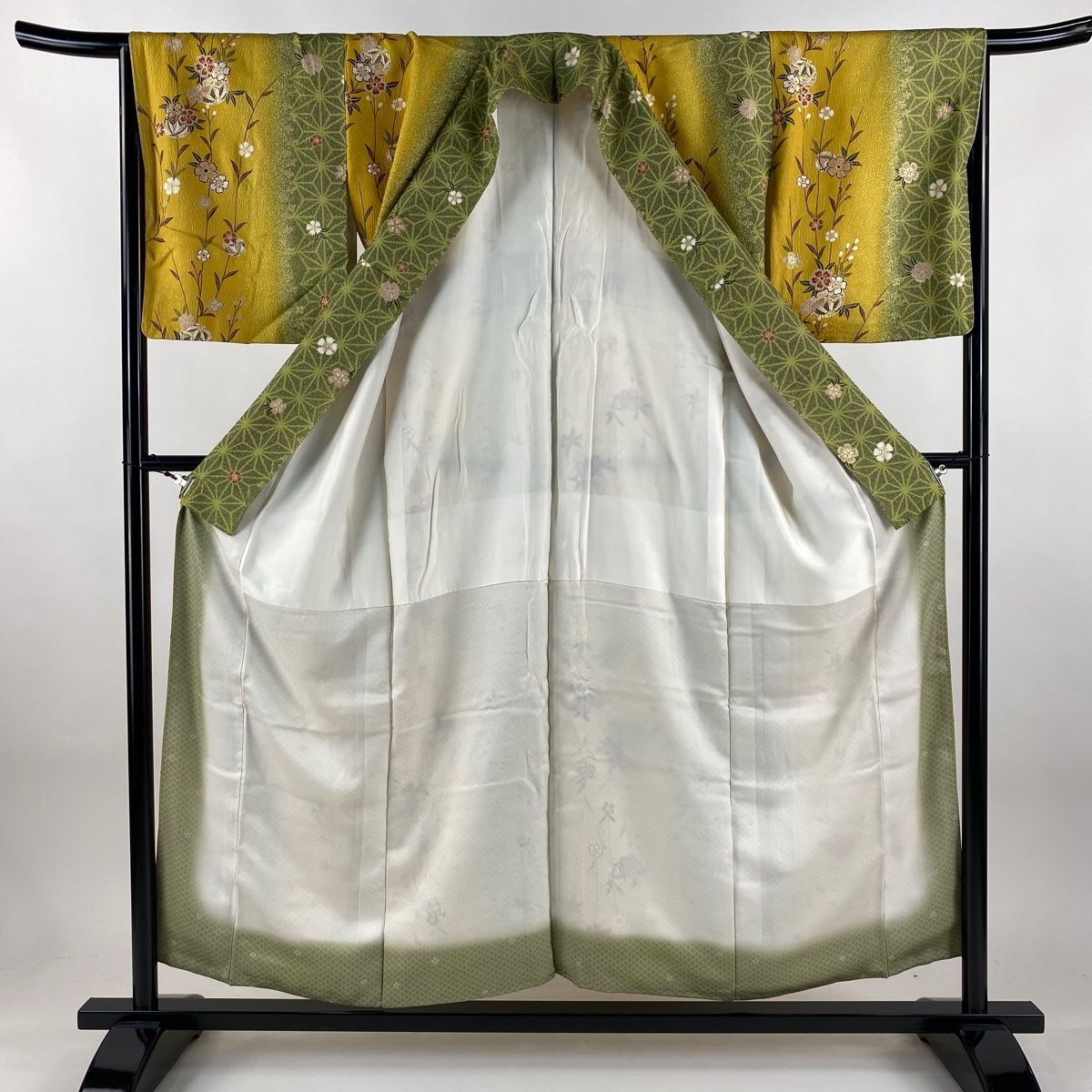  小紋 身丈155 cm 裄丈65 M 袷 やまと 桜 手鞠 金彩 山吹色 正絹 秀品 小紋 着物