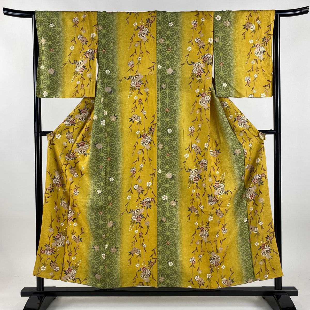 小紋 身丈155 cm 裄丈65 M 袷 やまと 桜 手鞠 金彩 山吹色 正絹 秀品