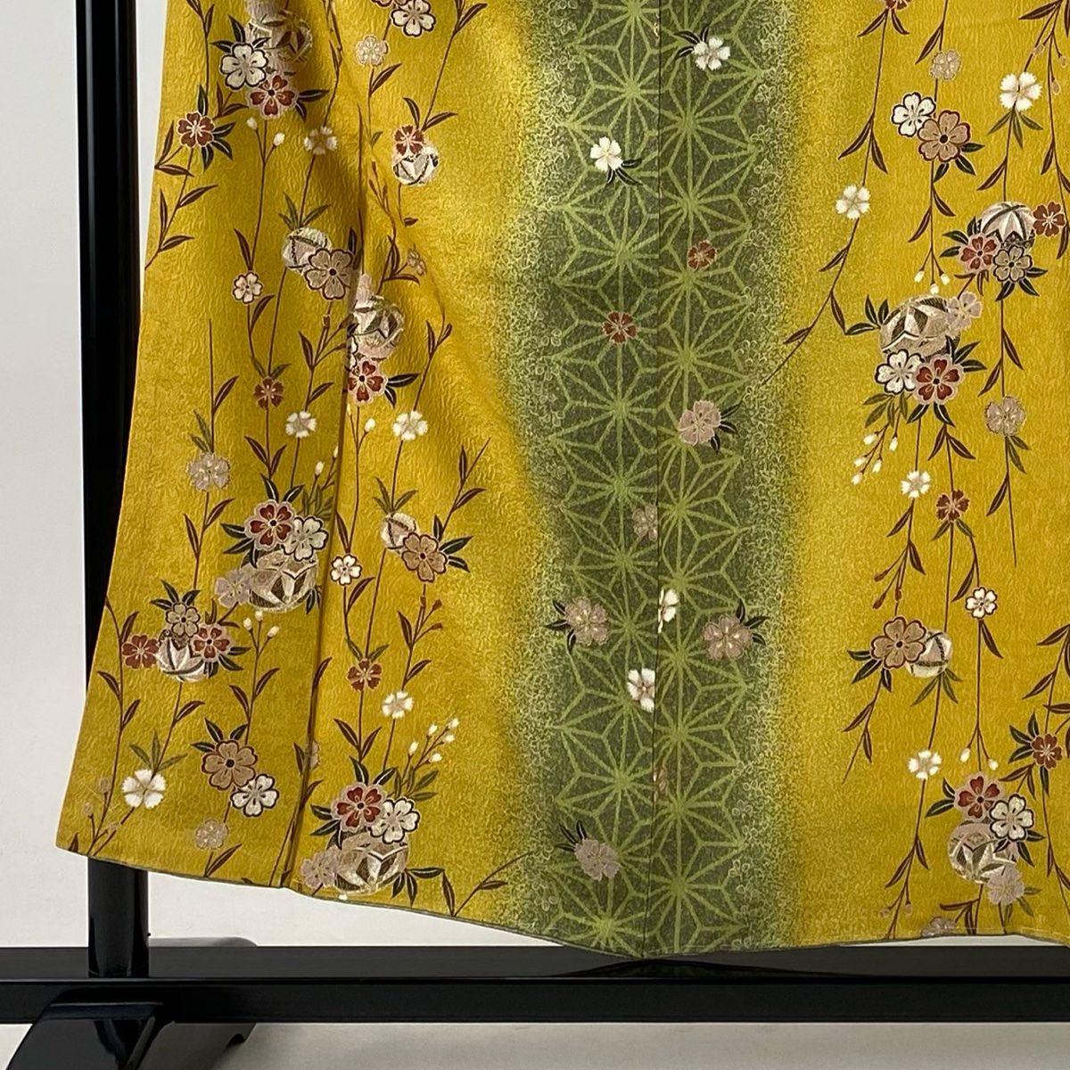 小紋 身丈155 cm 裄丈65 M 袷 やまと 桜 手鞠 金彩 山吹色 正絹 秀品