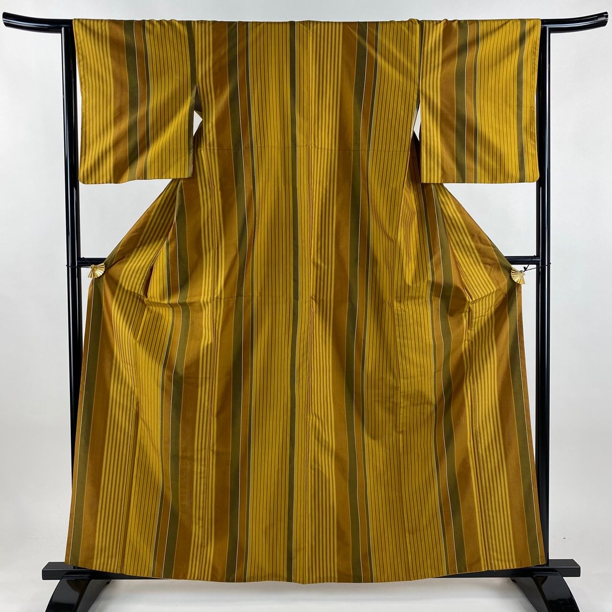 紬 身丈161 cm 裄丈64 M 袷 縦縞 黄土色 正絹 秀品